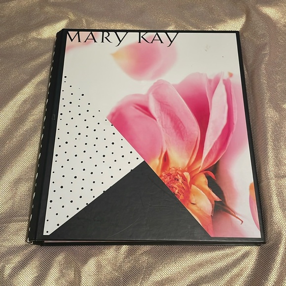 Mary Kay bundle- 3 ring binder, NWOT’s mirror & 8 mesh makeup bags w/zipper - Picture 2 of 14